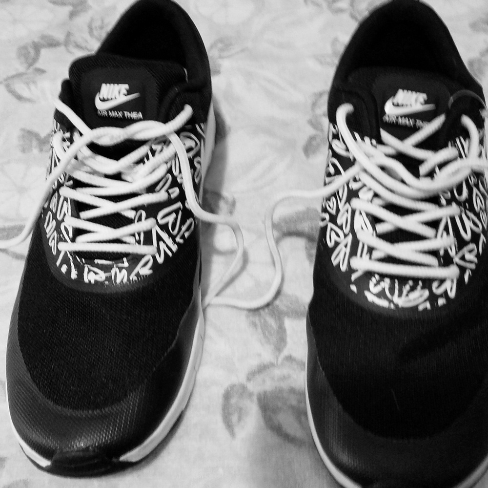 Nike Air Max Thea Sneakers - Picture 1 of 4